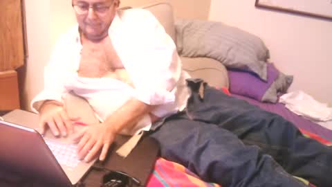 Snapshot of drfeelgood777 chatting on February 18, 2:38 am Dr. Feelgood online show from February 18, 2:38 am