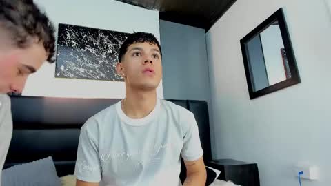 Snapshot of duolust chatting on October 16, 7:55 pm Thomas and Noah online show from October 16, 7:55 pm
