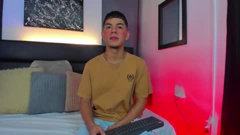 Snapshot of duolust chatting on September 9, 12:15 pm Thomas and Noah online show from September 9, 12:15 pm