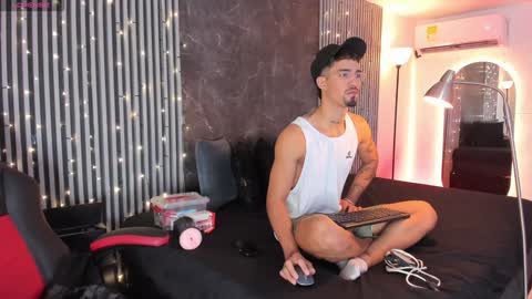 Snapshot of duriel_ chatting on January 4, 12:27 pm Duriel online show from January 4, 12:27 pm