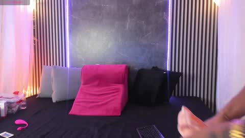 Snapshot of duriel_ chatting on February 5, 12:06 pm Duriel online show from February 5, 12:06 pm