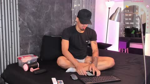 Snapshot of duriel_ chatting on January 9, 12:19 pm Duriel online show from January 9, 12:19 pm