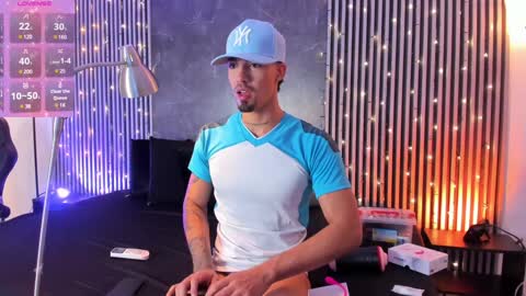 Snapshot of duriel_ chatting on January 13, 12:35 pm Duriel online show from January 13, 12:35 pm