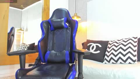 DUSAN  GREY online show from March 8, 3:43 am