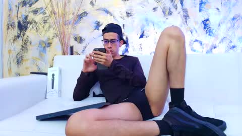 Snapshot of dustindollin_ chatting on December 23, 7:41 pm Dustin Dollin online show from December 23, 7:41 pm