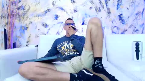 Snapshot of dustindollin_ chatting on March 11, 9:37 pm Dustin Dollin online show from March 11, 9:37 pm