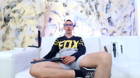 Snapshot of dustindollin_ chatting on February 4, 7:00 pm Dustin Dollin online show from February 4, 7:00 pm