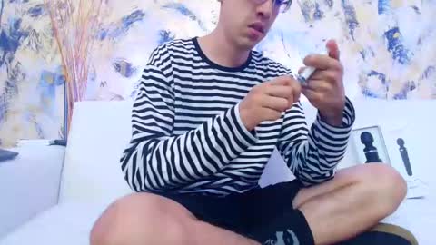 Snapshot of dustindollin_ chatting on January 29, 7:43 pm Dustin Dollin online show from January 29, 7:43 pm