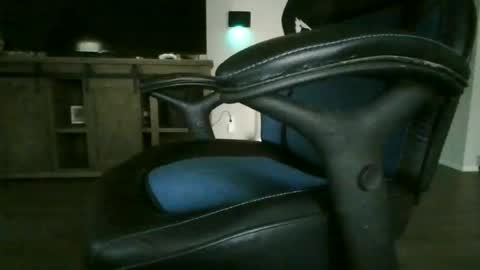 dustydawg7 online show from June 11, 8:51 pm