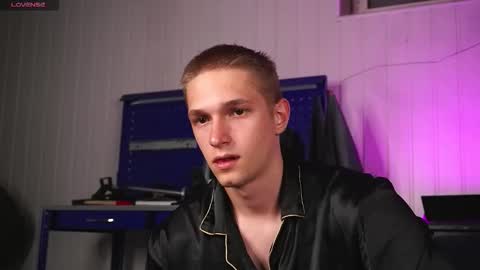 Snapshot of dustyn_fox chatting on September 24, 4:38 pm Dustyn online show from September 24, 4:38 pm