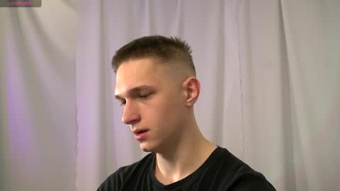 Snapshot of dustyn_fox chatting on December 13, 2:27 pm Dustyn online show from December 13, 2:27 pm