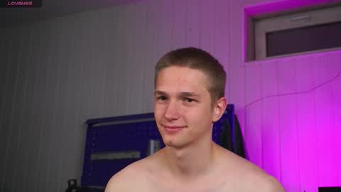 Snapshot of dustyn_fox chatting on October 2, 4:44 pm Dustyn online show from October 2, 4:44 pm
