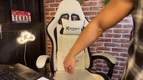 Dylangusss online show from March 31, 8:49 am