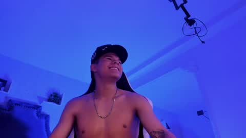 dylanroyce_ online show from June 2, 6:20 pm