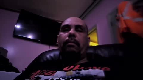 eddieb0745 online show from May 17, 7:49 am