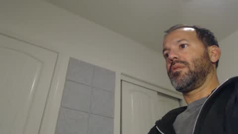 Snapshot of edge_masters chatting on December 15, 6:40 am EdgeM online show from December 15, 6:40 am