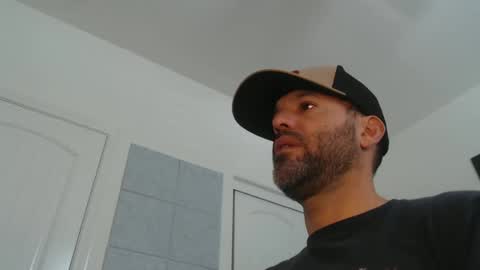 Snapshot of edge_masters chatting on December 8, 6:17 pm EdgeM online show from December 8, 6:17 pm