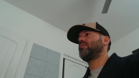 Snapshot of edge_masters chatting on January 1, 4:07 pm EdgeM online show from January 1, 4:07 pm