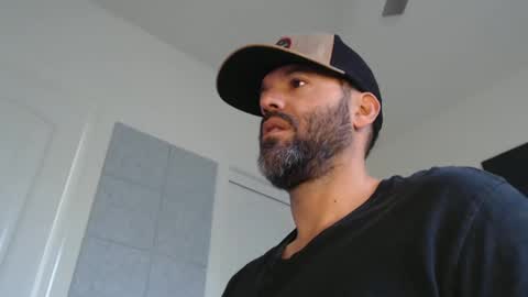 Snapshot of edge_masters chatting on February 15, 7:17 pm EdgeM online show from February 15, 7:17 pm