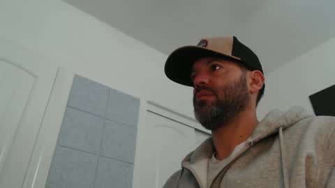 Snapshot of edge_masters chatting on February 2, 4:32 pm EdgeM online show from February 2, 4:32 pm