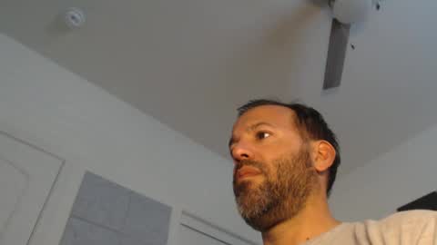 Snapshot of edge_masters chatting on February 25, 12:36 am EdgeM online show from February 25, 12:36 am