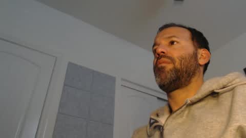 Snapshot of edge_masters chatting on January 30, 12:29 am EdgeM online show from January 30, 12:29 am