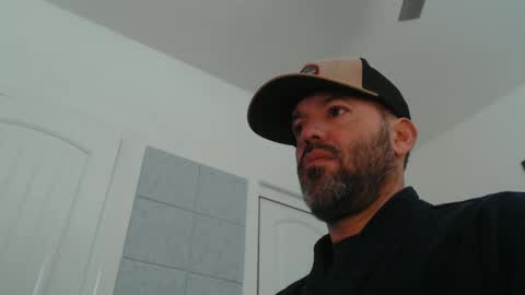 Snapshot of edge_masters chatting on December 30, 4:40 pm EdgeM online show from December 30, 4:40 pm