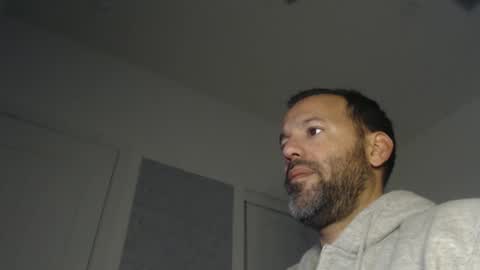 Snapshot of edge_masters chatting on December 13, 12:42 am EdgeM online show from December 13, 12:42 am