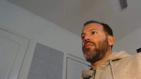 Snapshot of edge_masters chatting on February 12, 12:37 am EdgeM online show from February 12, 12:37 am