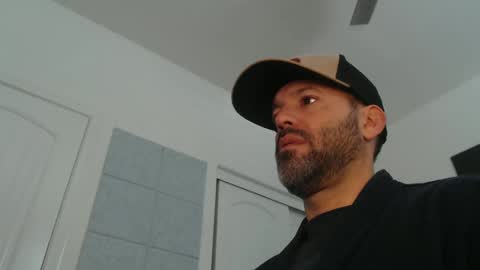 Snapshot of edge_masters chatting on December 15, 4:59 pm EdgeM online show from December 15, 4:59 pm