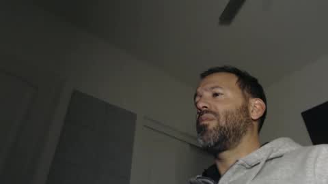 Snapshot of edge_masters chatting on January 14, 2:29 am EdgeM online show from January 14, 2:29 am