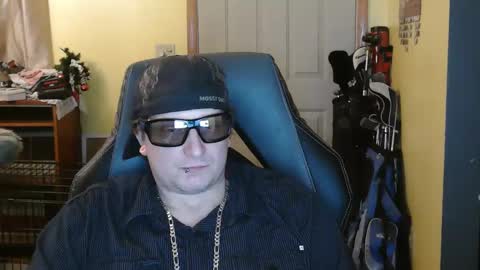 edwardaims_2please online show from December 17, 3:14 am