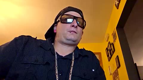 Snapshot of edwardaims_2please chatting on October 16, 2:41 am edwardaims_2please online show from October 16, 2:41 am