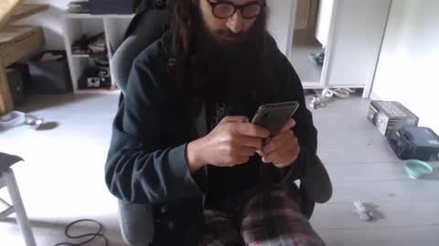 eighthundredeightyeight online show from April 21, 10:10 am