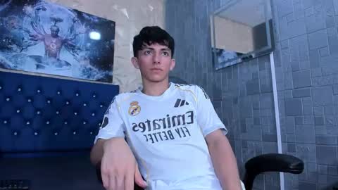 Elan Giralon online show from April 19, 10:01 pm