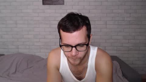 Snapshot of electric_smile chatting on October 6, 8:46 pm Alex online show from October 6, 8:46 pm