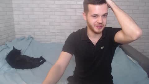 Snapshot of electric_smile chatting on February 21, 2:59 pm Alex online show from February 21, 2:59 pm