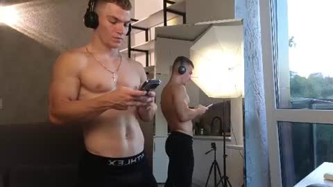 elliot_muscle04 online show from July 19, 4:46 pm