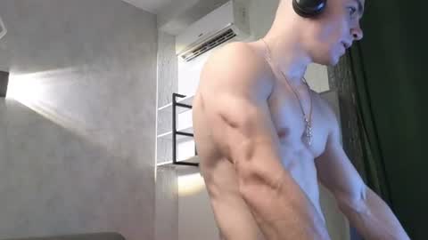 elliot_muscle04 online show from June 21, 6:13 pm