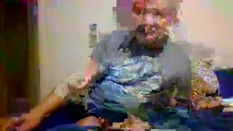 Snapshot of elmario24 chatting on October 15, 8:22 am elmario24 online show from October 15, 8:22 am