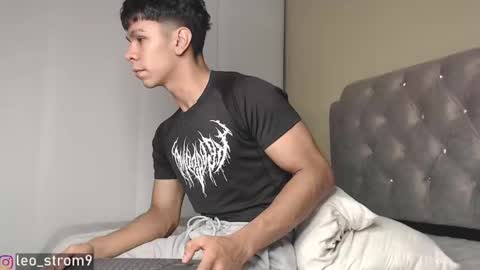 Snapshot of emile_239 chatting on January 23, 2:44 am emile_239 online show from January 23, 2:44 am