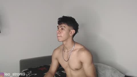 Snapshot of emile_239 chatting on March 7, 2:36 am emile_239 online show from March 7, 2:36 am