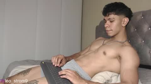 Snapshot of emile_239 chatting on February 27, 4:09 am emile_239 online show from February 27, 4:09 am