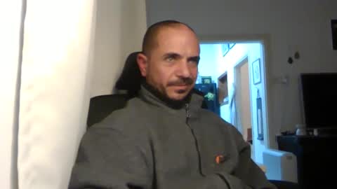 Ariel online show from January 5, 8:10 pm