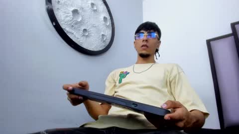 endrick_23 online show from April 12, 3:42 am