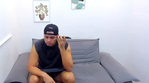Snapshot of enrique_villa23 chatting on December 30, 3:35 pm enrique online show from December 30, 3:35 pm