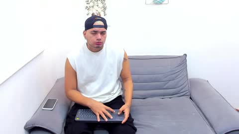 Snapshot of enrique_villa23 chatting on December 21, 3:20 pm enrique online show from December 21, 3:20 pm