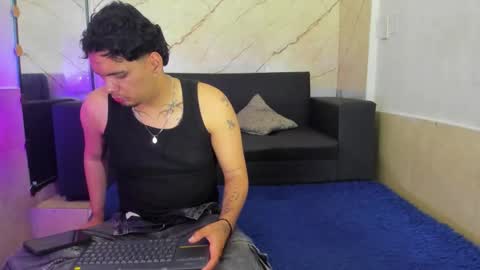 Snapshot of enrique_villa23 chatting on September 15, 12:39 pm enrique online show from September 15, 12:39 pm