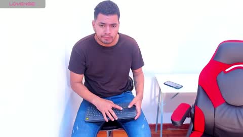 Snapshot of enrique_villa23 chatting on February 8, 12:28 pm enrique online show from February 8, 12:28 pm