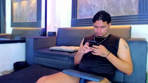 Snapshot of enrique_villa23 chatting on September 21, 12:49 pm enrique online show from September 21, 12:49 pm